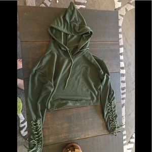 Cropped green pullover